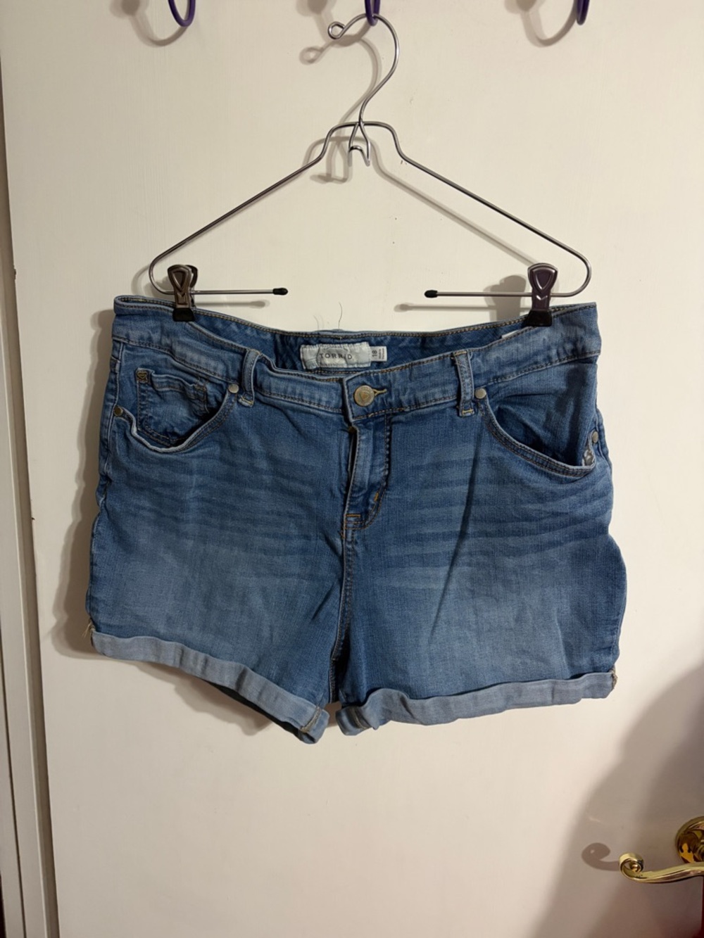🧡 18 torrid Mid-Blue Rolled Hem Denim Shorts
